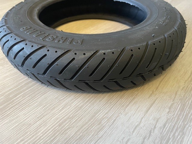 TYRE ,FRONT/REAR 889 LARGE 2.50 X 8